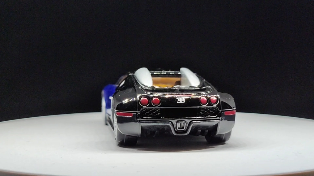 多美卡黑盒tp20布加迪威龙动态展示