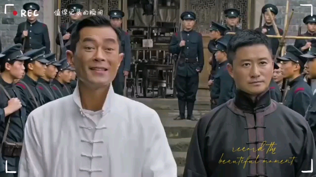 古天乐一笑,吴京吓得立马跪下,有人又要完了,这眼神太吓人了!