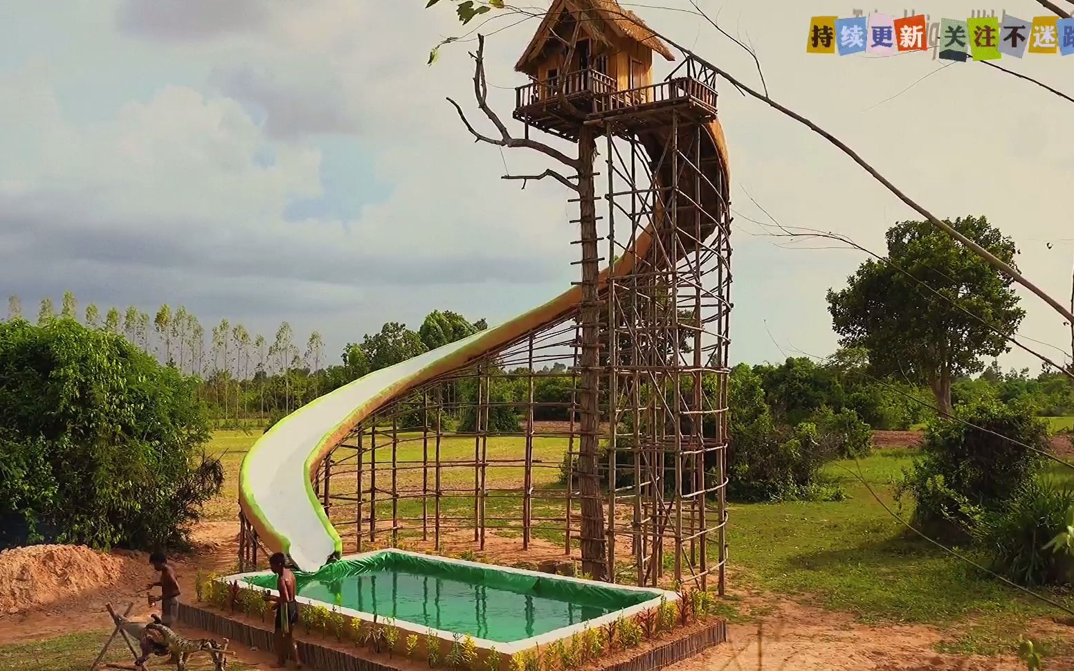 野外生存强者,徒手制作旋转滑滑梯游泳池,太强了