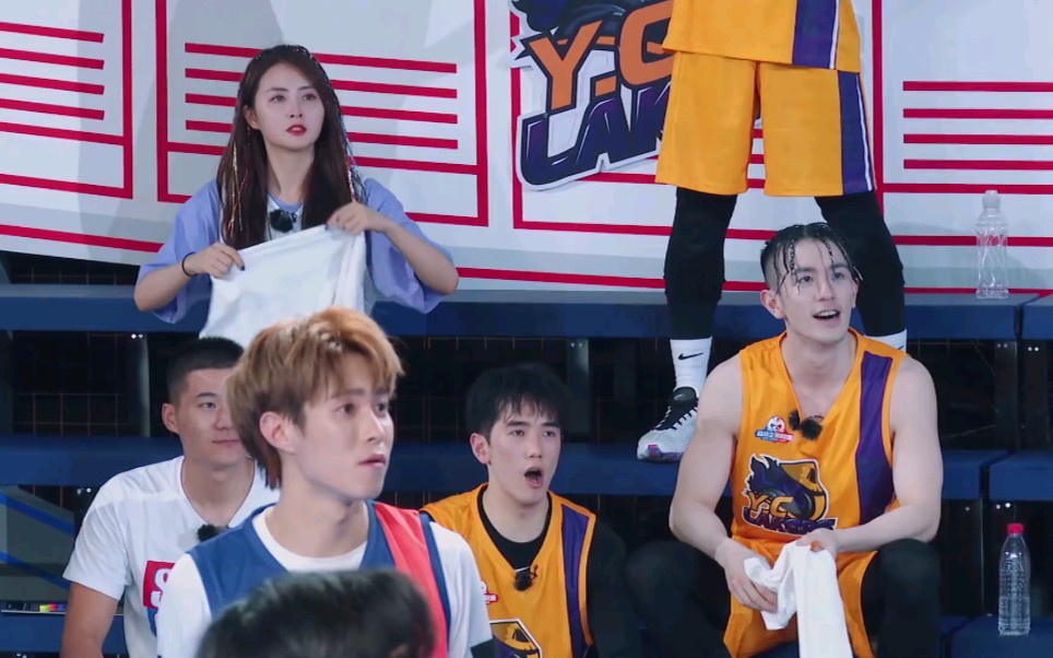 【马佳&龚子棋】201005 超级企鹅联盟花絮:佳哥进球后挥毛巾庆祝的