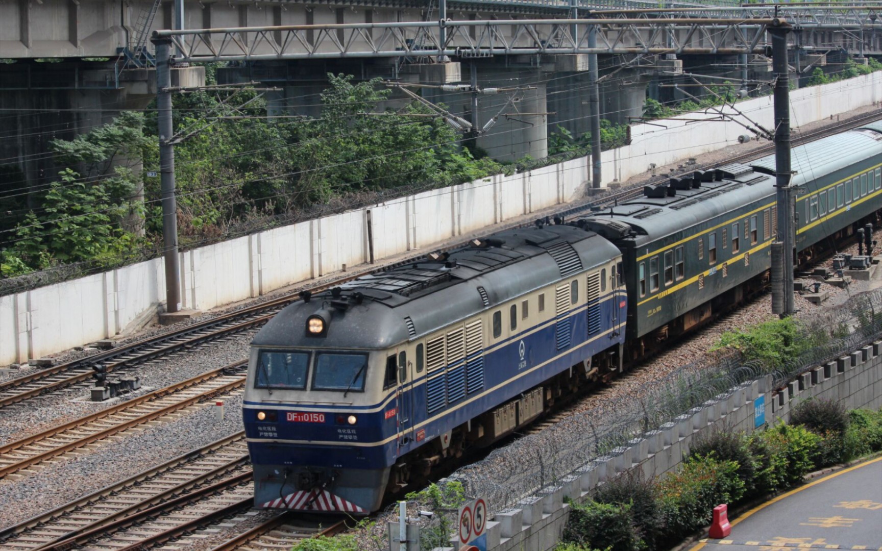 上局宁东段df110150牵引0t7775车底回库