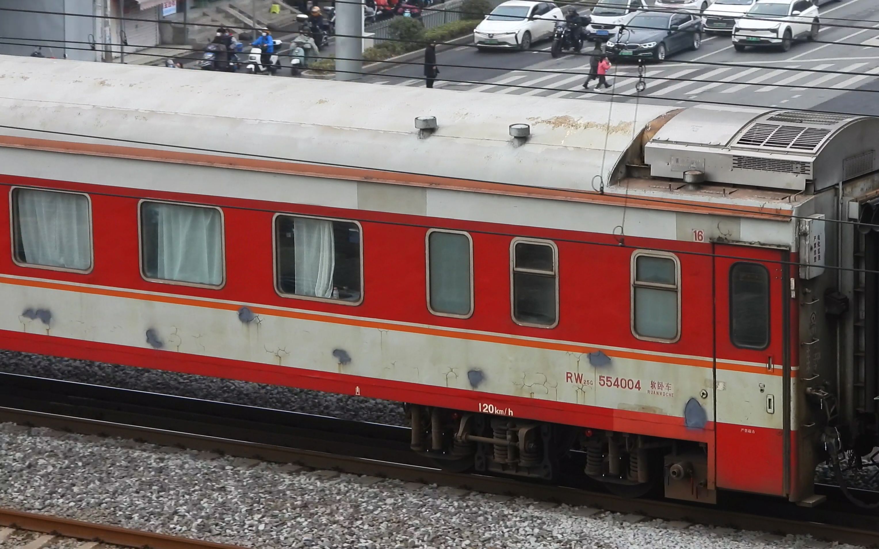 【略显破烂的原色】带着原色软卧的k101次进南京站