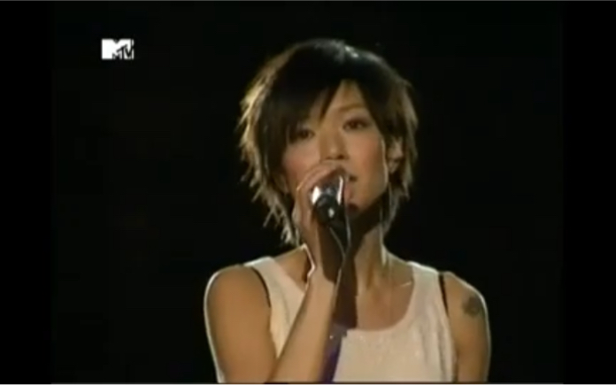 [图]卢巧音 好心分手 2003 MTV天籟演唱會 現場版