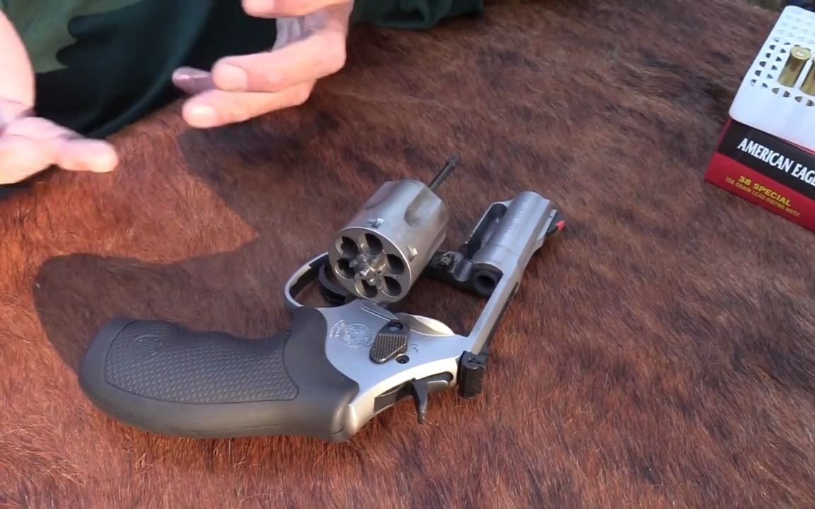 史密斯韦森m66左轮手枪靶场射击测试,论枪法我就服这个老头!