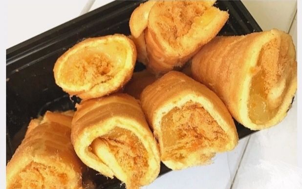 13日常早饭泸溪河肉松卷绿豆饼肉松面包铜锣烧p2是重阳糕我们这里银丝