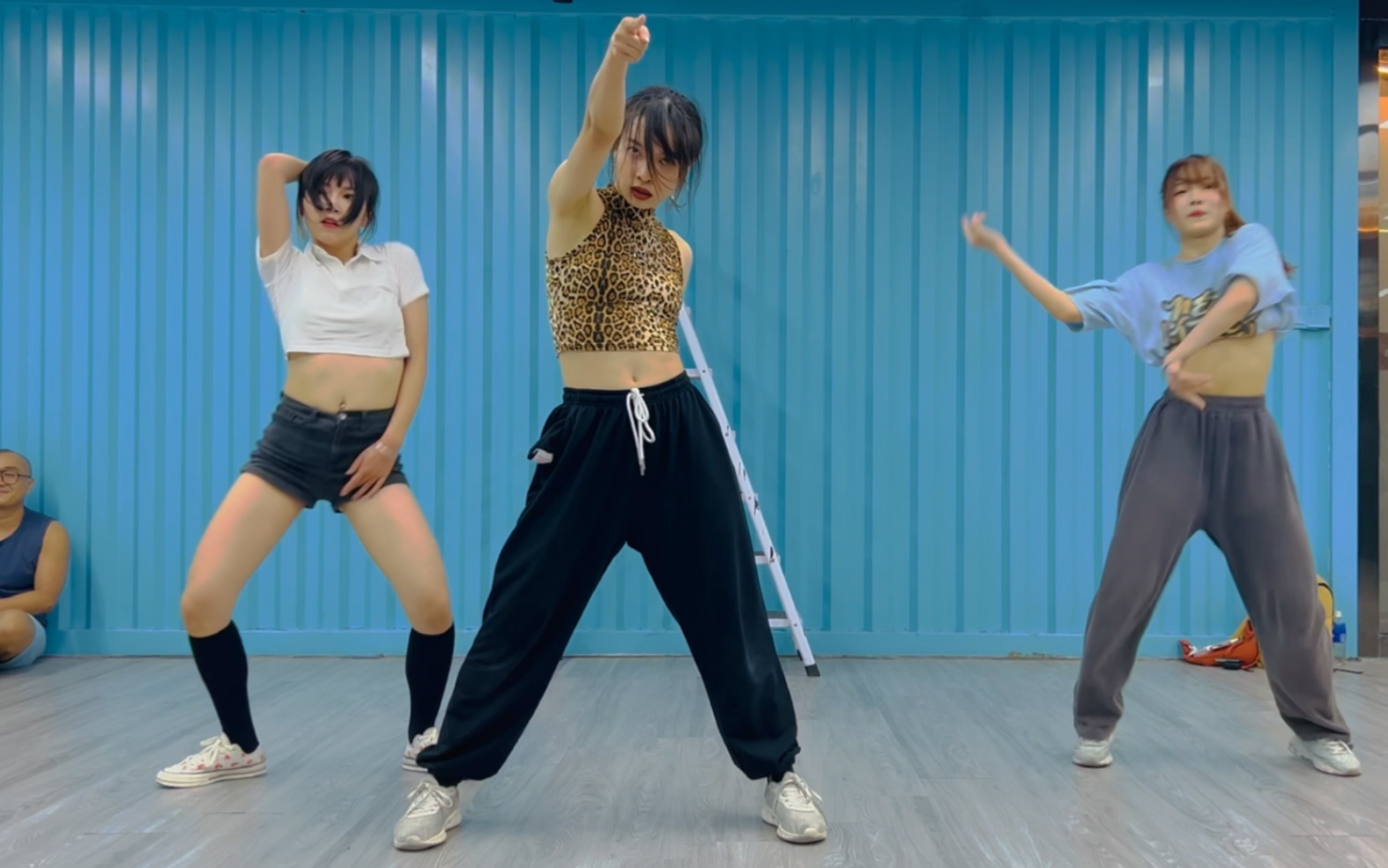 【梦游翻跳】bada lee八达岭编舞-lisa新歌《money》_哔哩哔哩_bili