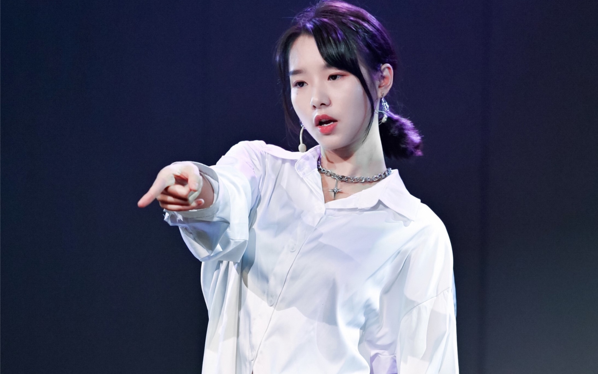 【灵璇】马玉灵生日公演,段艺璇发弹幕求表白.