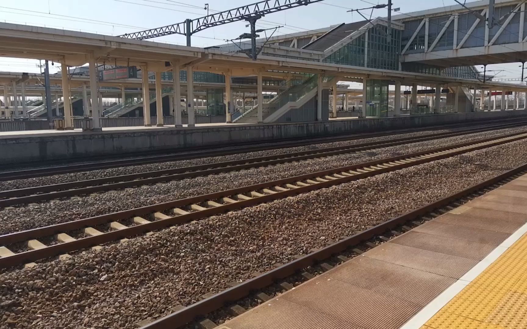 【中国铁路】电力客车z288次进站停车