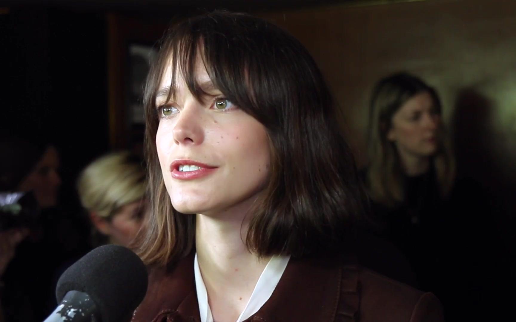 【Stacy Martin 斯塔西马汀】汀妹外网采访集合 跪求法语野生字幕君哔哩哔哩bilibili