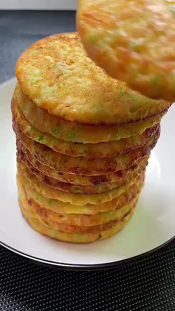 【马马马】早餐新花样!超好吃的西葫芦小饼