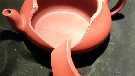 锔瓷手艺修复之无胶锔钉锔合紫砂壶碎片