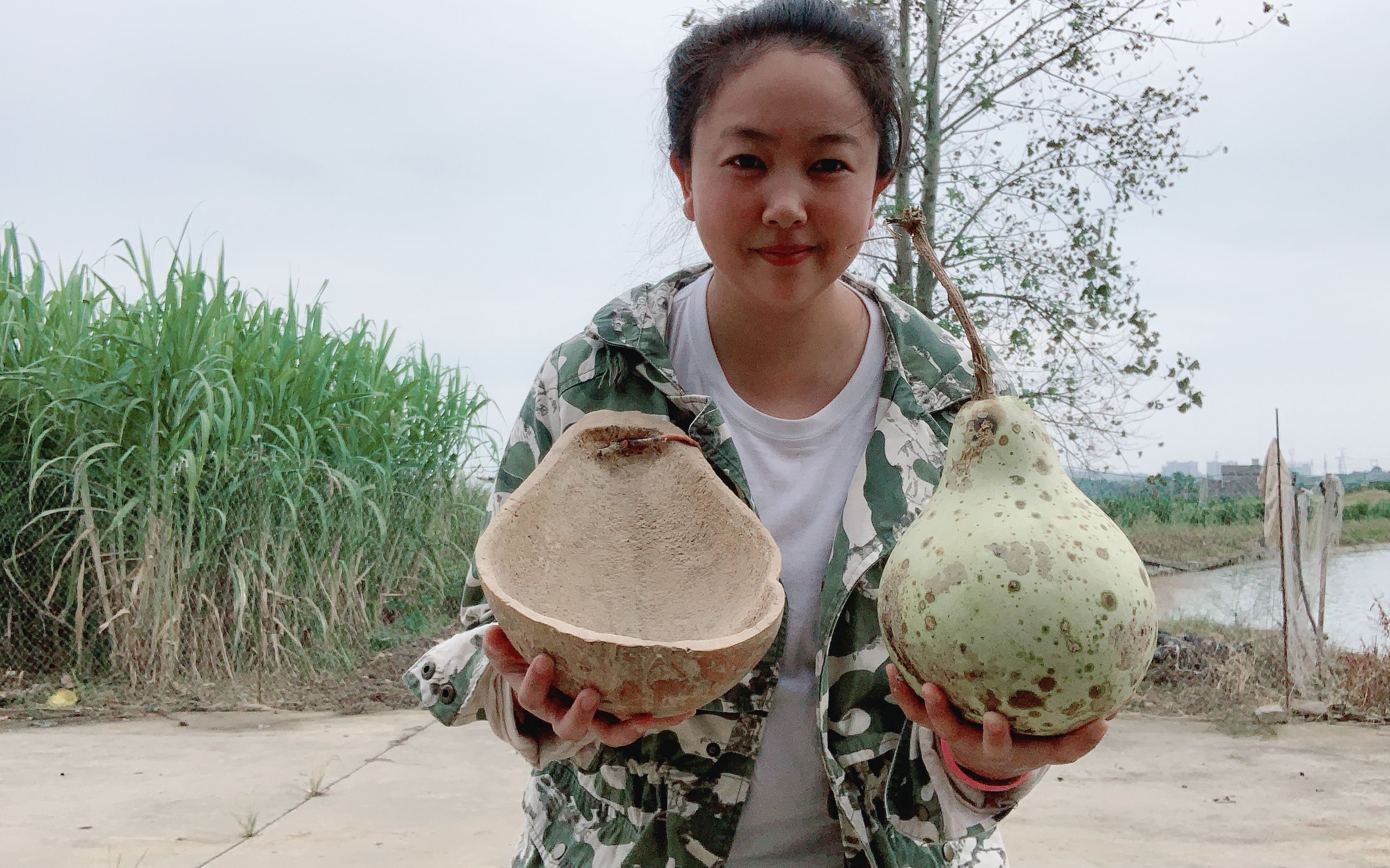 葫芦瓢你见过吗?一个葫芦一劈两开就变成了2个水瓢,实用方便!哔哩哔哩bilibili