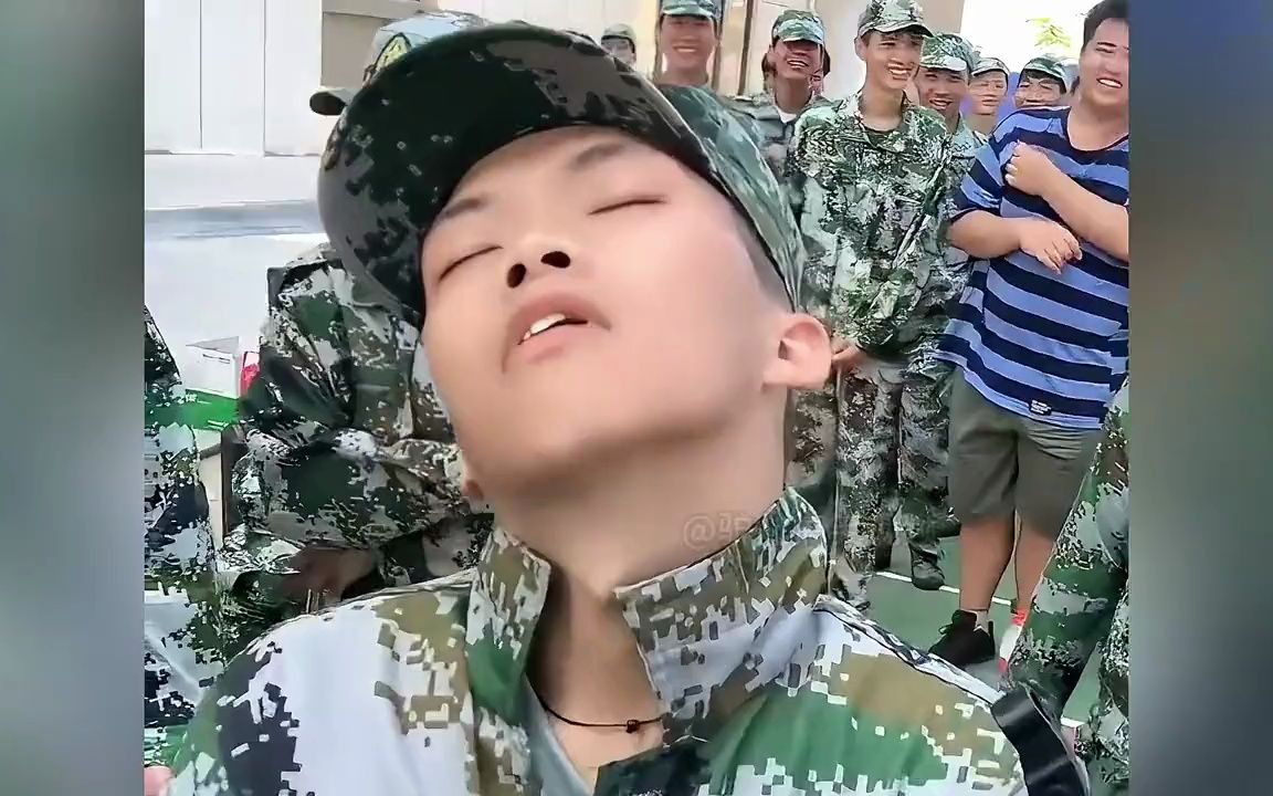 盘点军训搞笑时刻,卧龙凤雏欢聚一堂