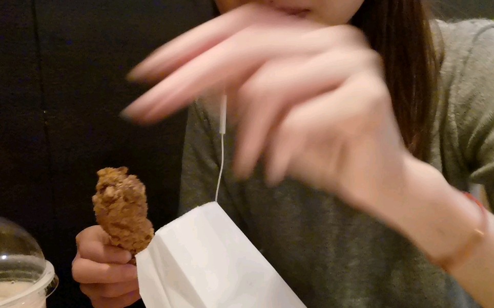 活动  奇葩吃播up主差点吃了别人吃剩的薯条