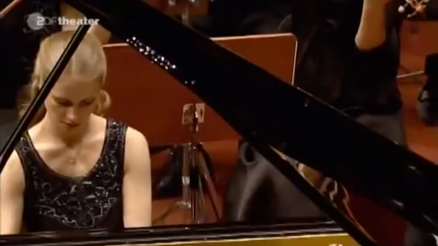 [图]朱莉亚·费舍尔 格里格《钢琴协奏曲第三乐章》Julia Fischer-Grieg piano concert Mov.3