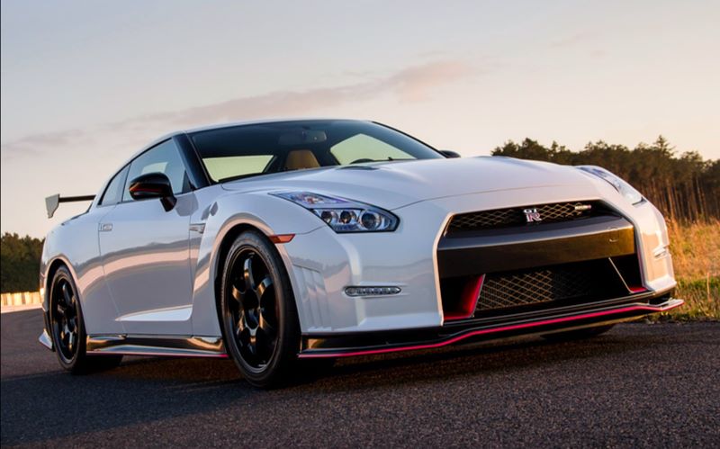 16岁小孩开gtr到处浪