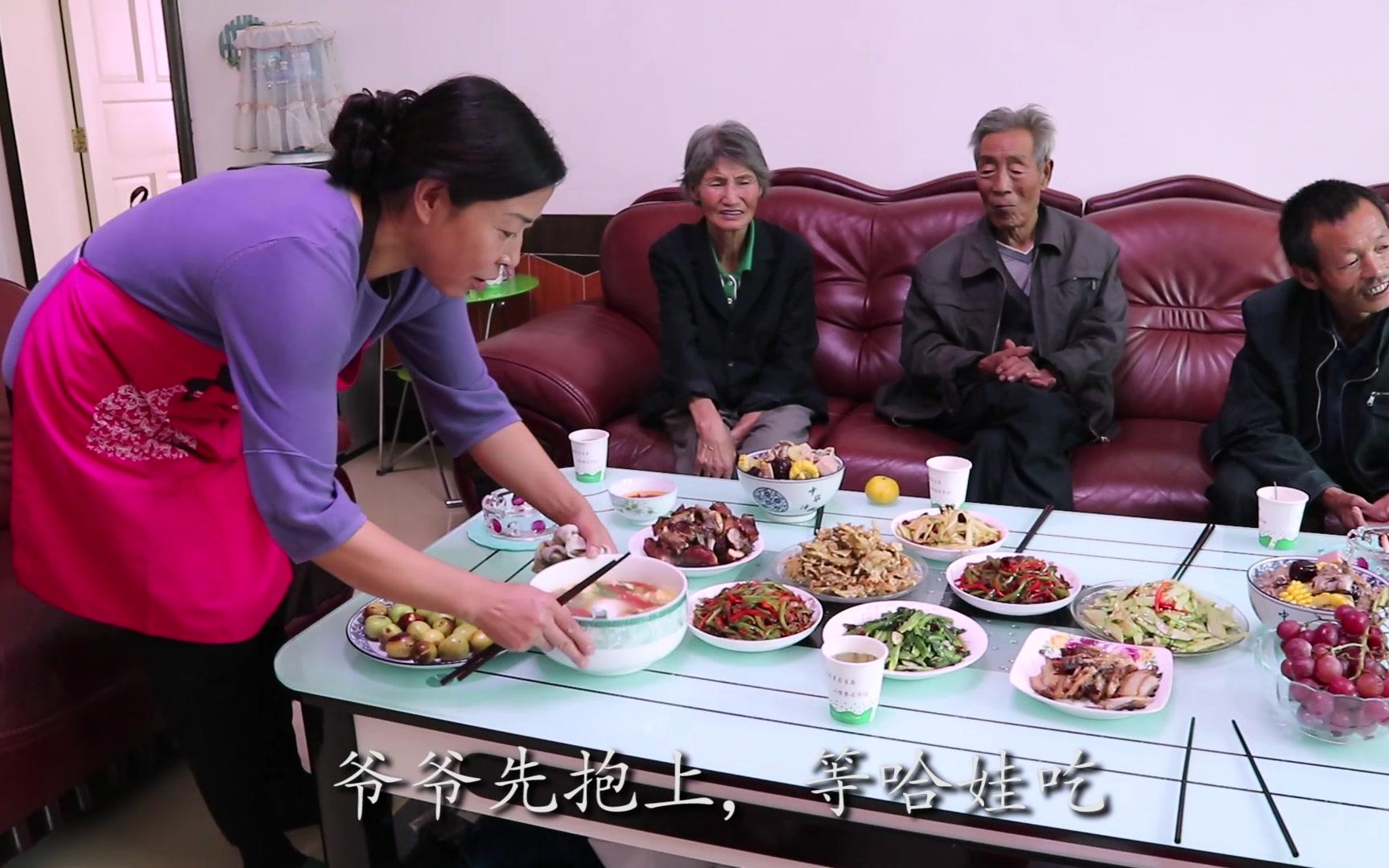 中秋节到了,今天在西北小强家过节,姐姐做了一大桌美食,真香