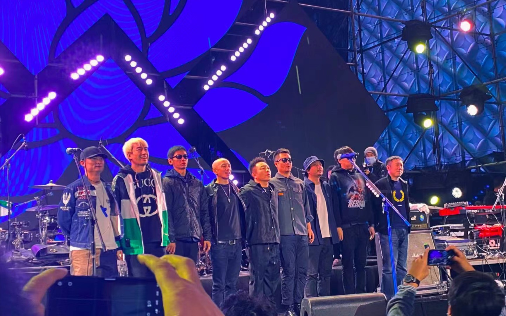 107郑州商演许巍团队成员介绍机长敬礼太帅了