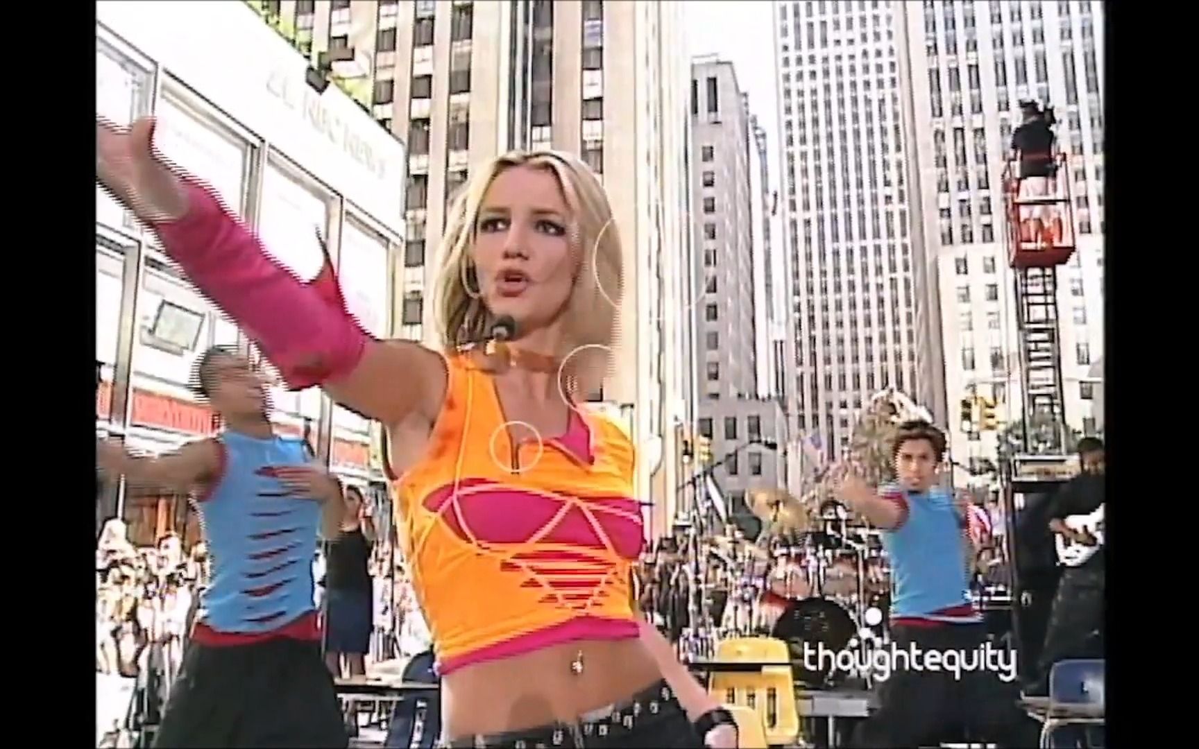 [图]Britney Spears - Oops!... I Did It Again Showcase Live Today Show 2000 HD