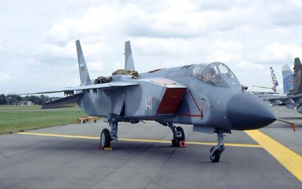 雅科夫列夫实验设计局雅克41m雅克141超音速垂直起降战斗机