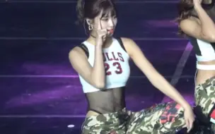 Download Video: 【TWICE MOMO】若隐若现的腹肌！！171014 Like OOH-AHH 平井桃直拍