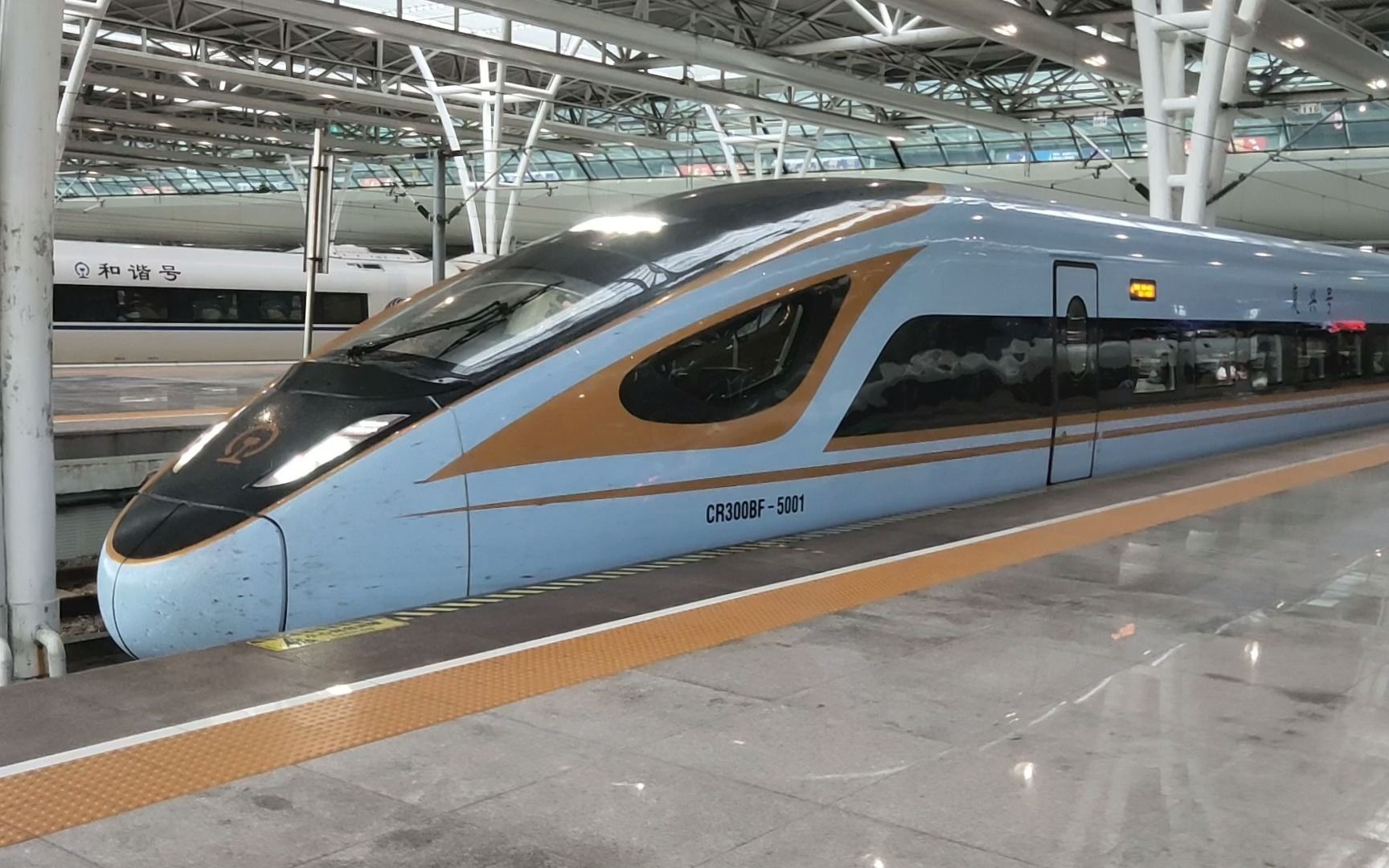 210810日d3136次cr300bf-5001重连5016虹火发车