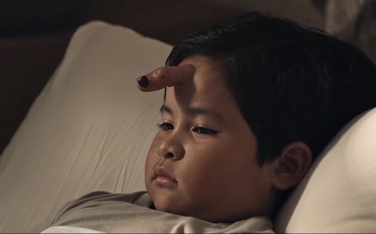 泰国沙雕广告:额头长手指的小男孩