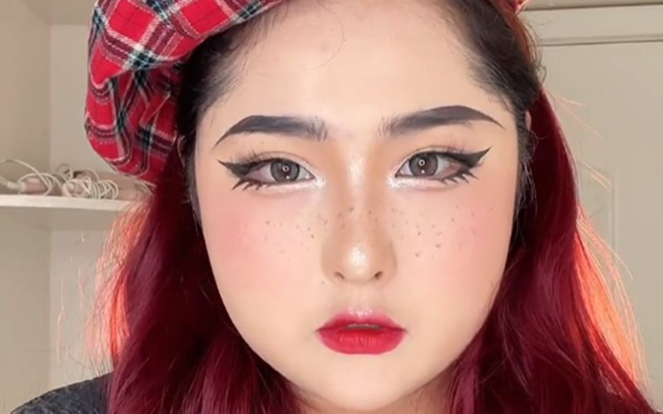 e-girl妆绝绝子 这是国外非主流妆容叭!