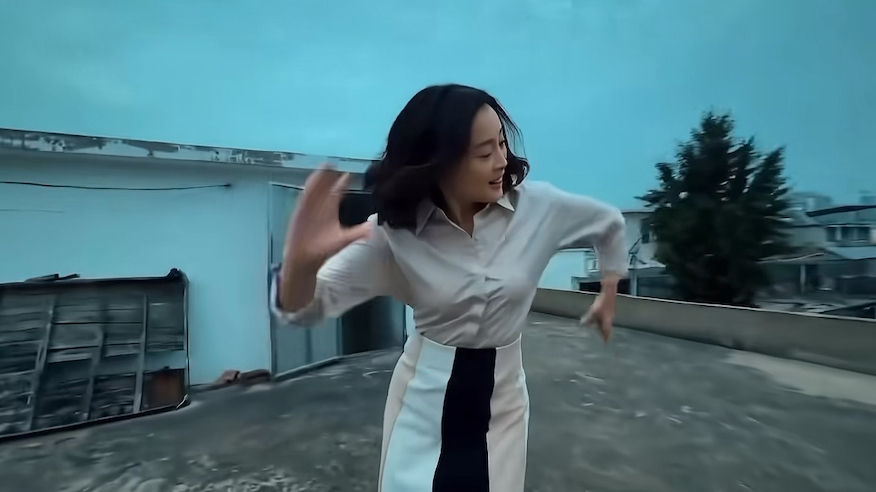 盛装出席但被抓小三的凌玲疯魔的跳起了舞