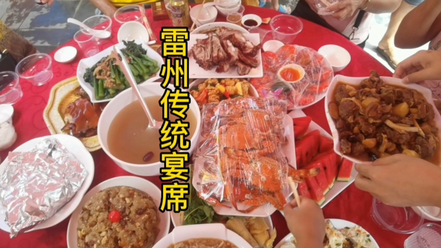 雷州传统宴席美食,现烤现切的烧猪仔特别诱人,有虾有蟹有三丝,留言