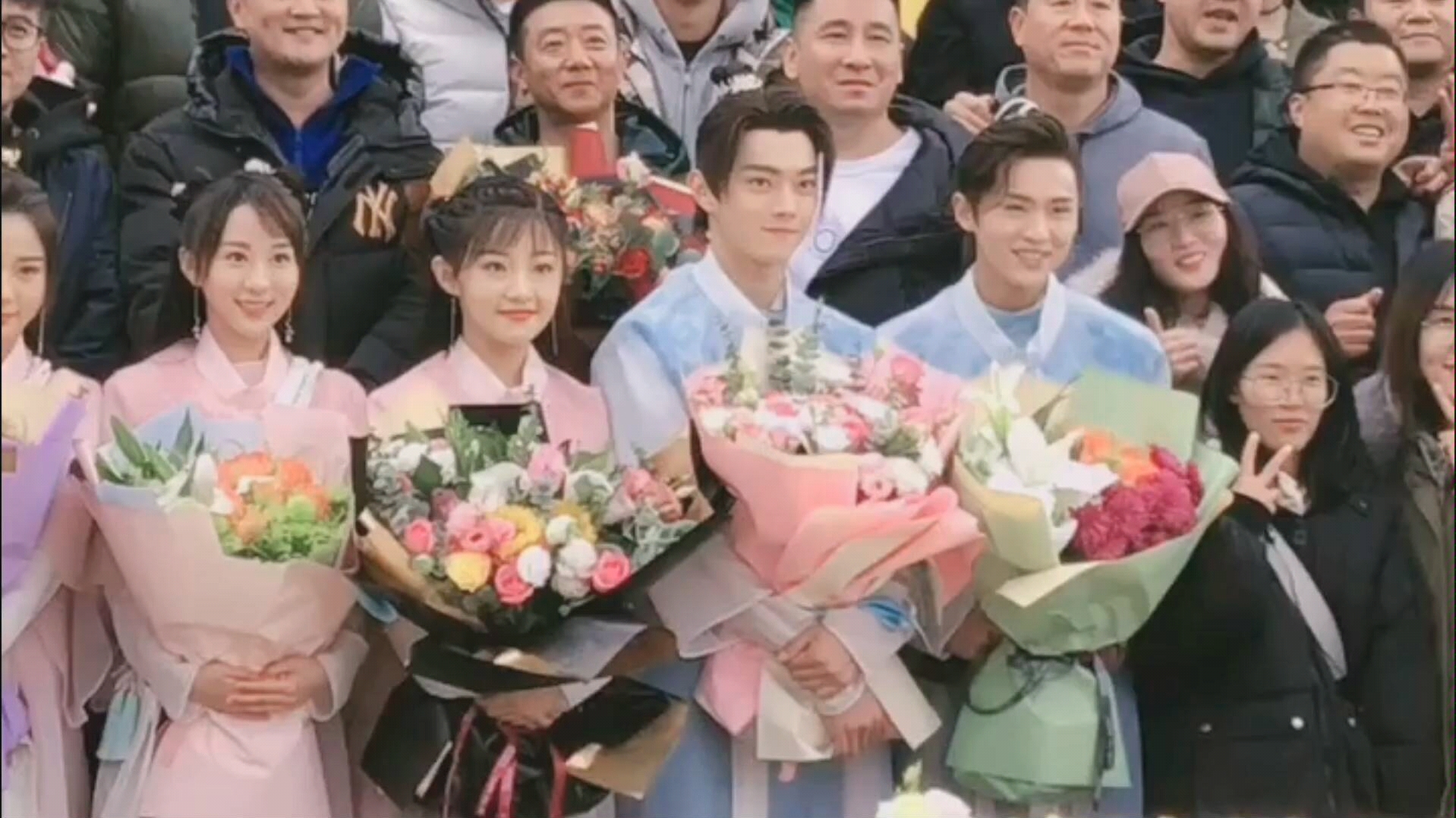 天舞纪杀青快乐,期待曲曼婷和凯哥新剧,期待他的爱情长久_哔哩哔哩