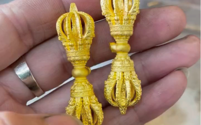 用黄金做的金刚杵吊坠,最后上手也太酷了吧!