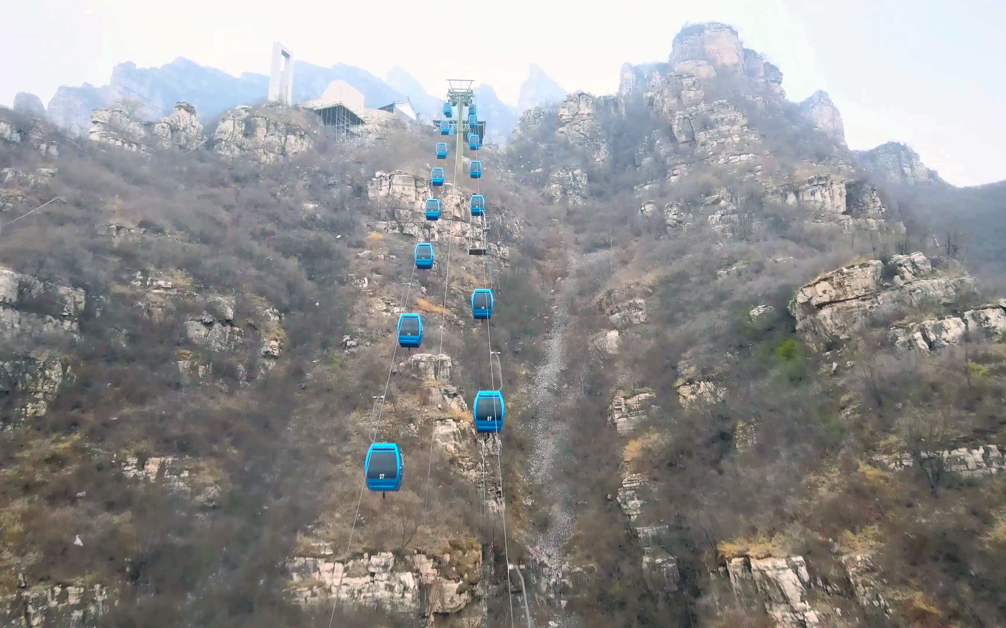 保定市唐县境内的道教名山清虚山,山势高耸,巨石突兀,蔚为壮观