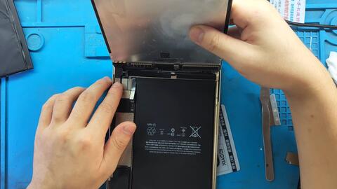 ipad mini 4 电池更换教程自己动手给平板换电池_哔哩哔哩_bilibili
