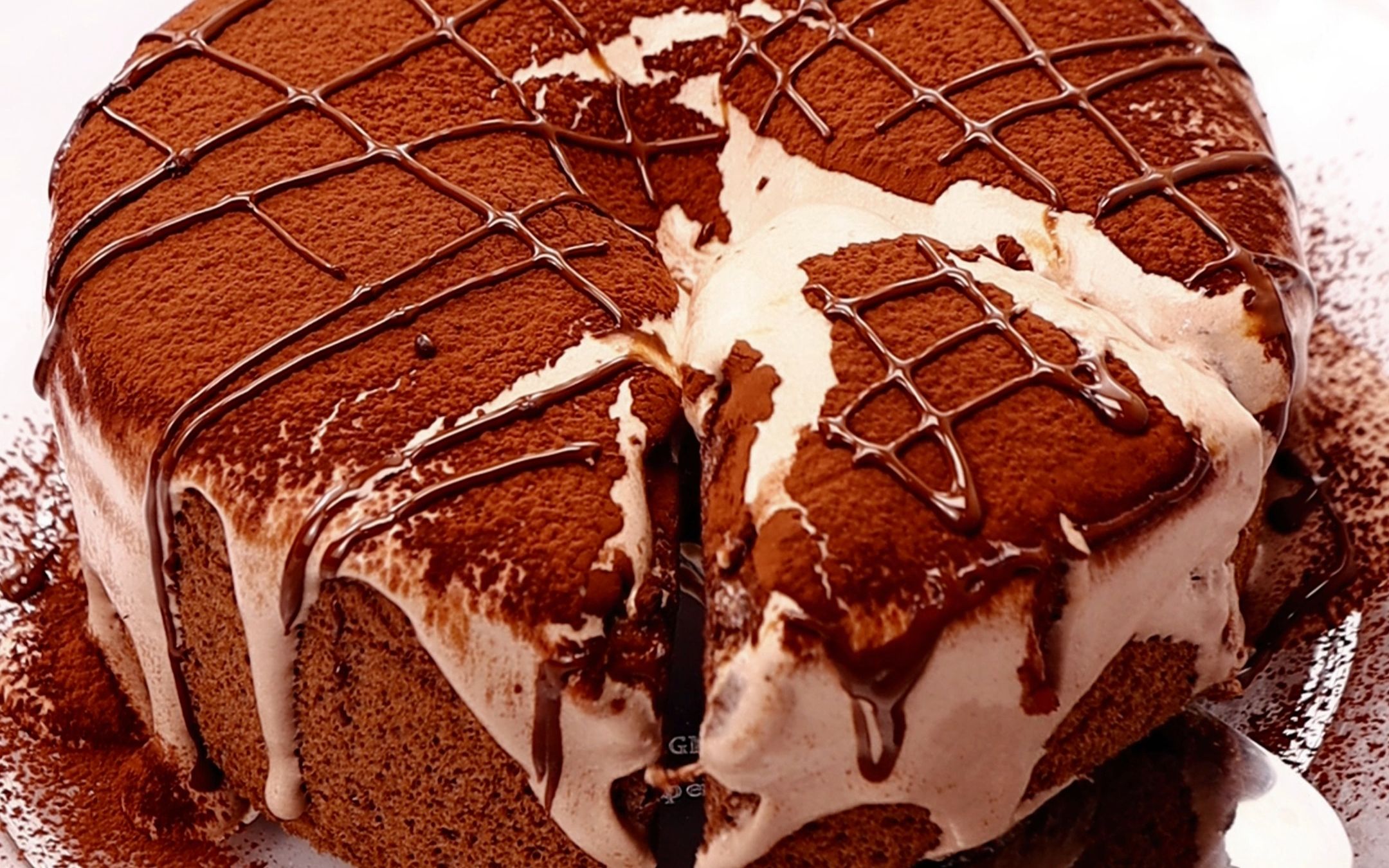 在家就能做出来的高级甜品!巧克力爆浆雪顶脏脏蛋糕!