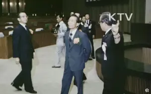 Télécharger la video: 大韩新闻第1047 号 汝矣岛国会大厦竣工 KTV 1975.09.06