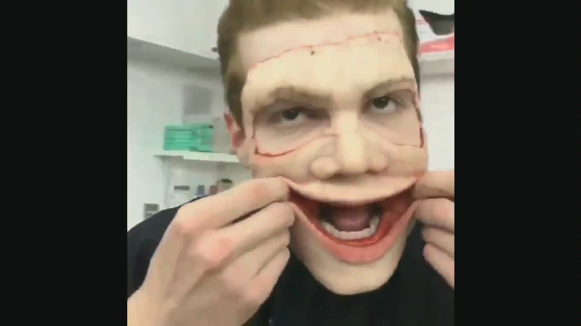 杰罗姆割脸皮图片