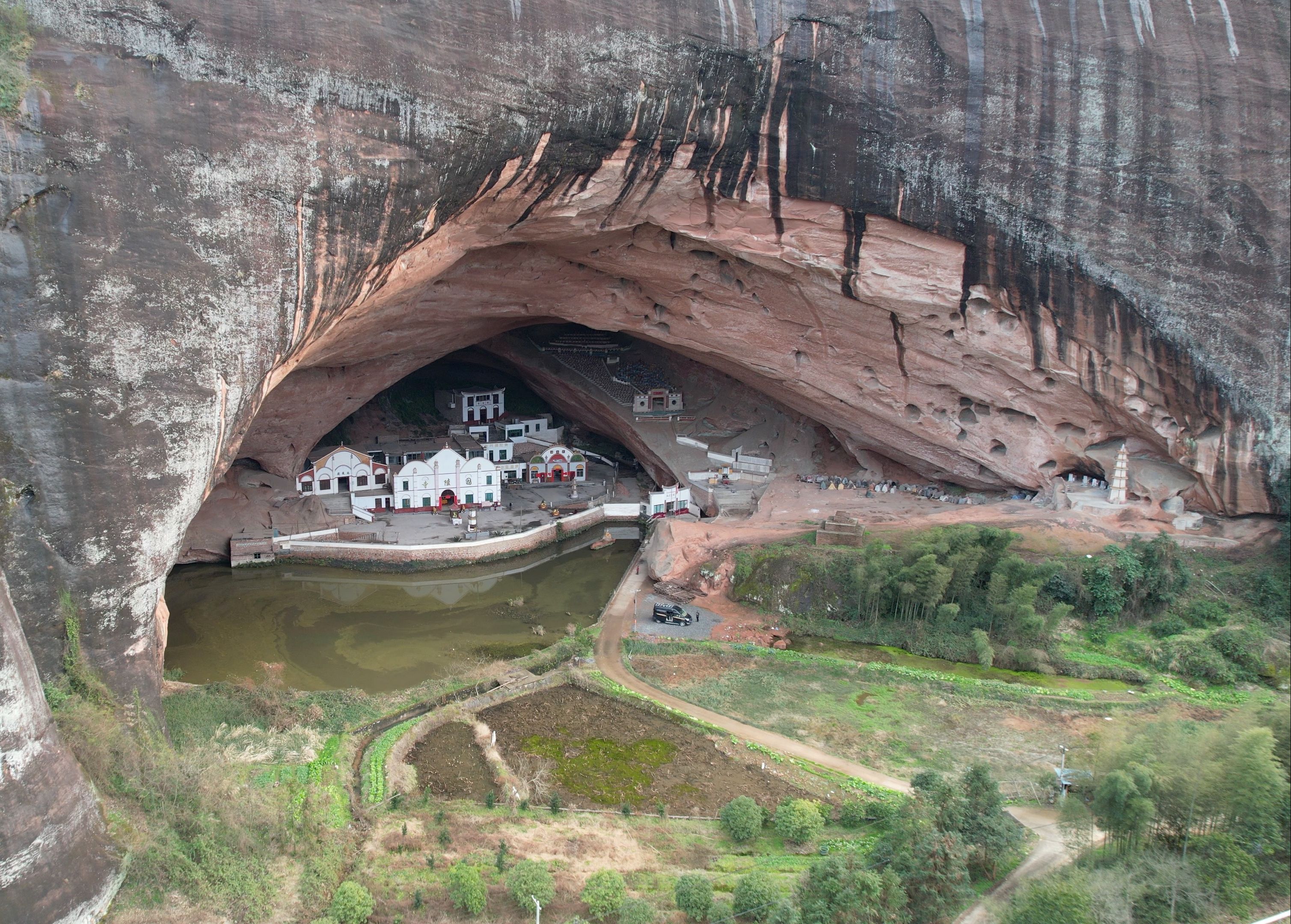 [图]湖南大山里一神秘山洞，洞内竟有一个建筑群，走进让人大开眼界