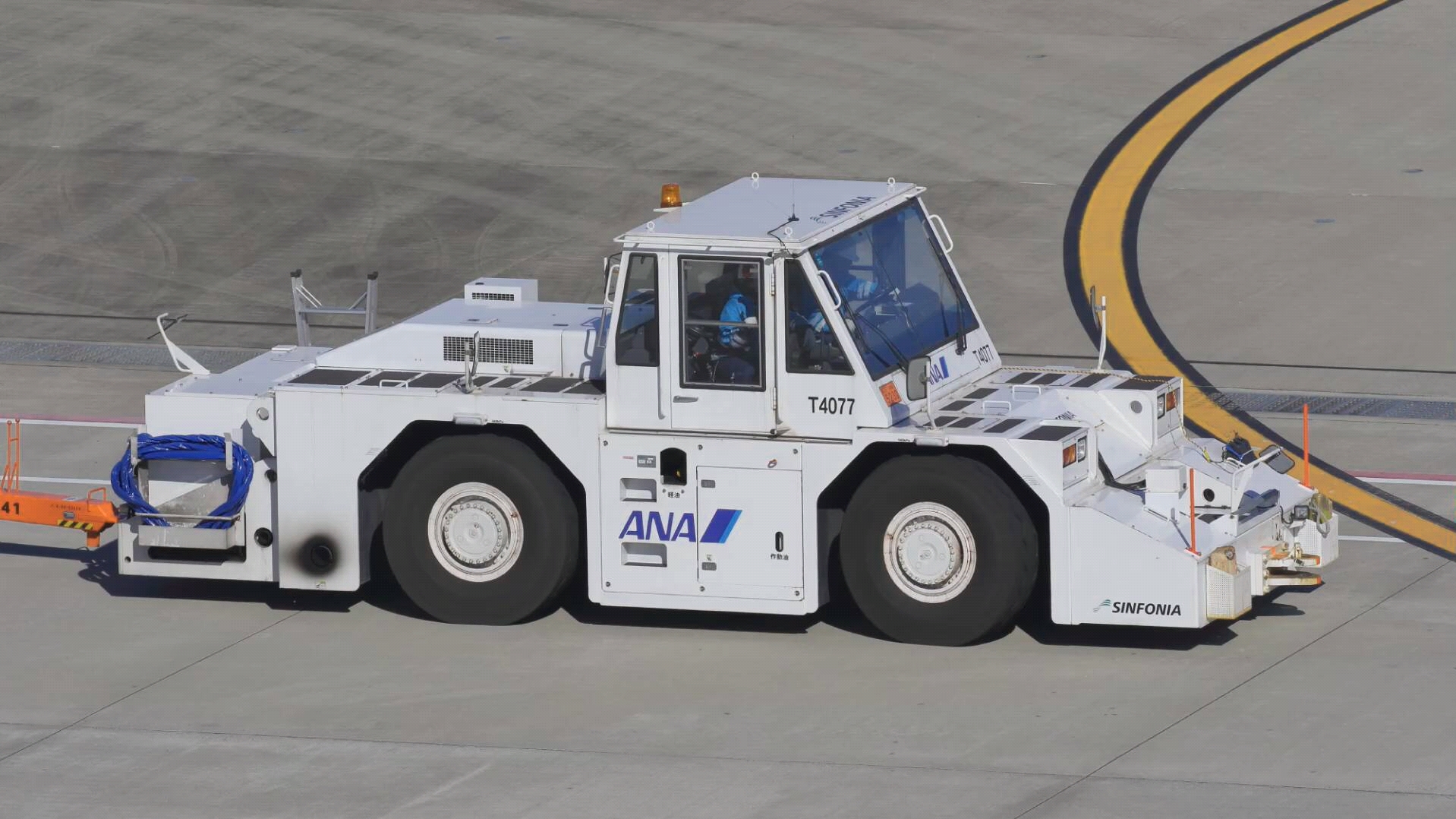 全日空航空 飞机地面牵引车推出作业