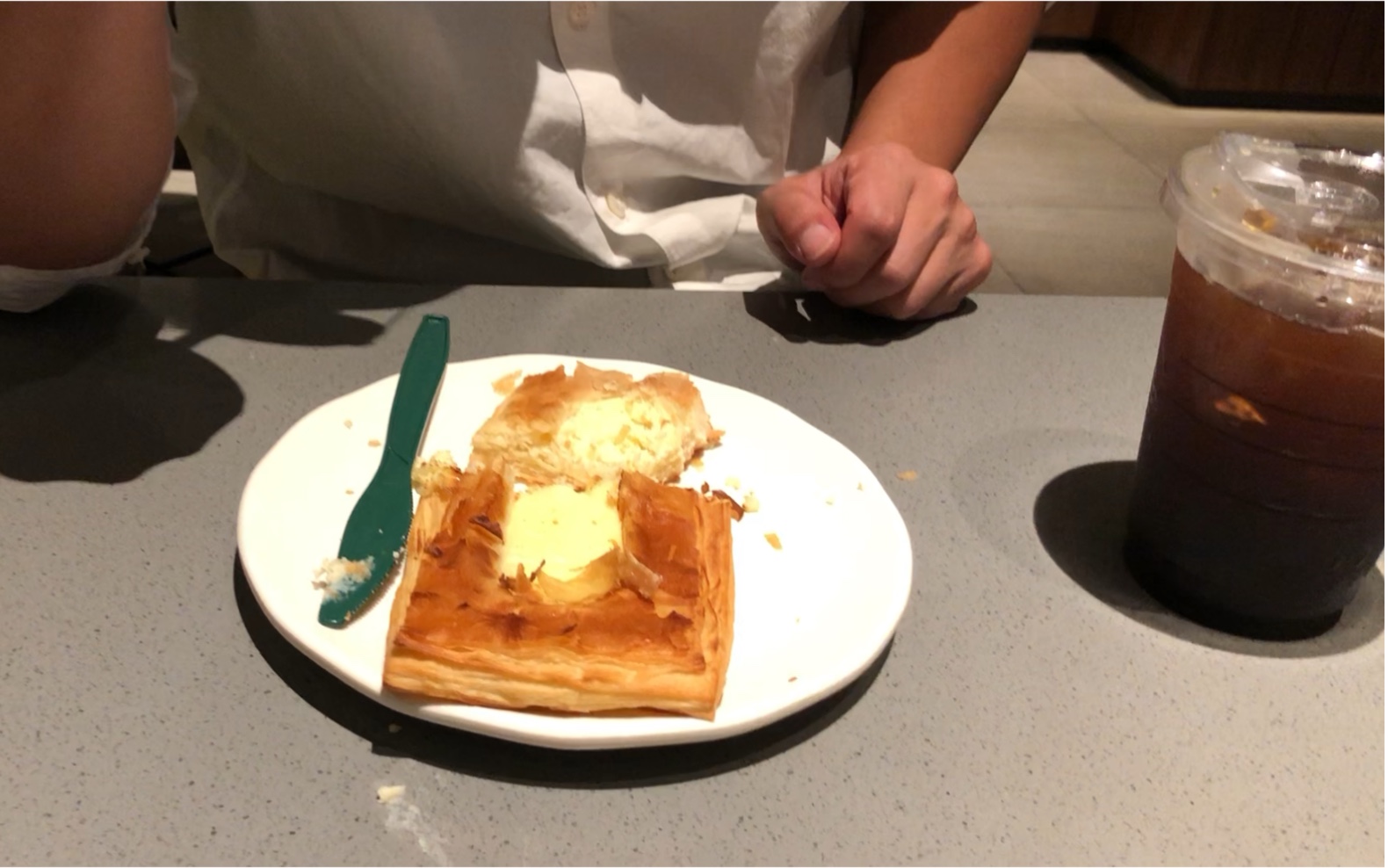 试吃星巴克芝士丹麦酥 被惊艳到了 不加热的竟然更好吃?