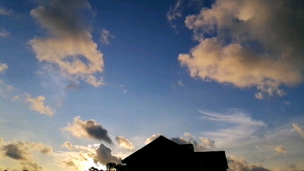 78 飘着积云的早晨