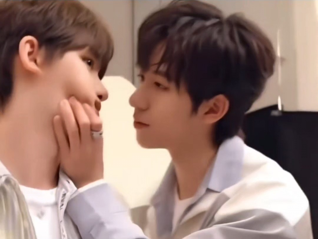 【鑫霖】"我们是陪伴对方最久的哥哥弟弟,可她们却不知道.