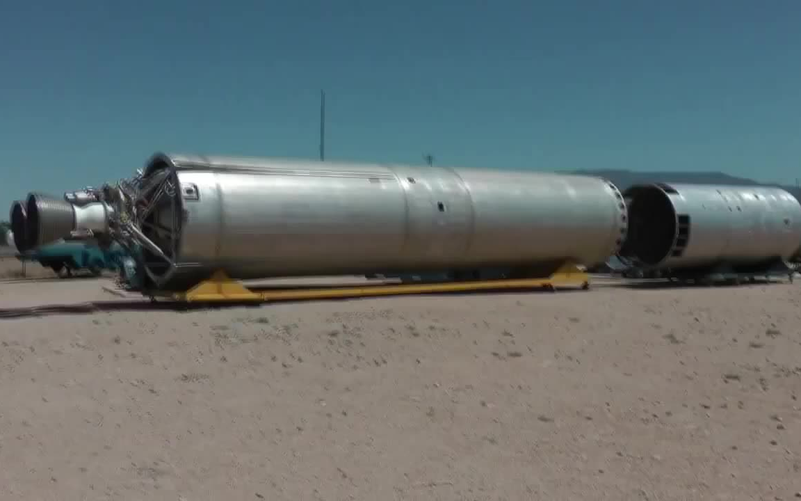 新墨西哥州被废弃的火箭弹道导弹残骸捡废品组队1100
