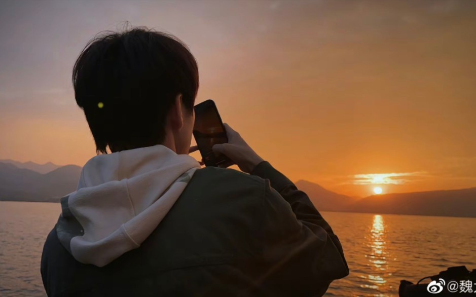 魏大勋晚霞背景图,男友向,微醺的傍晚,晚霞也尤其偏爱他