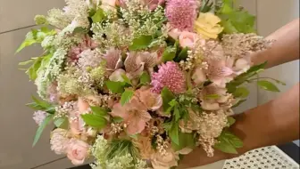 我搭配的花可真好看，小碎花圆形花束就是我的统治区