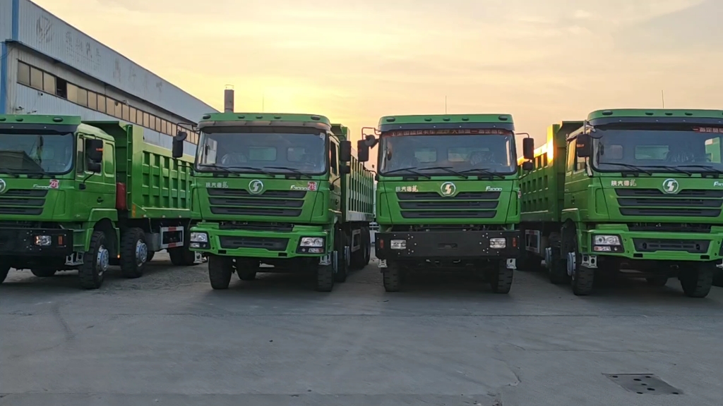 陕汽德龙f3000前四后八自卸车国三排放420马力