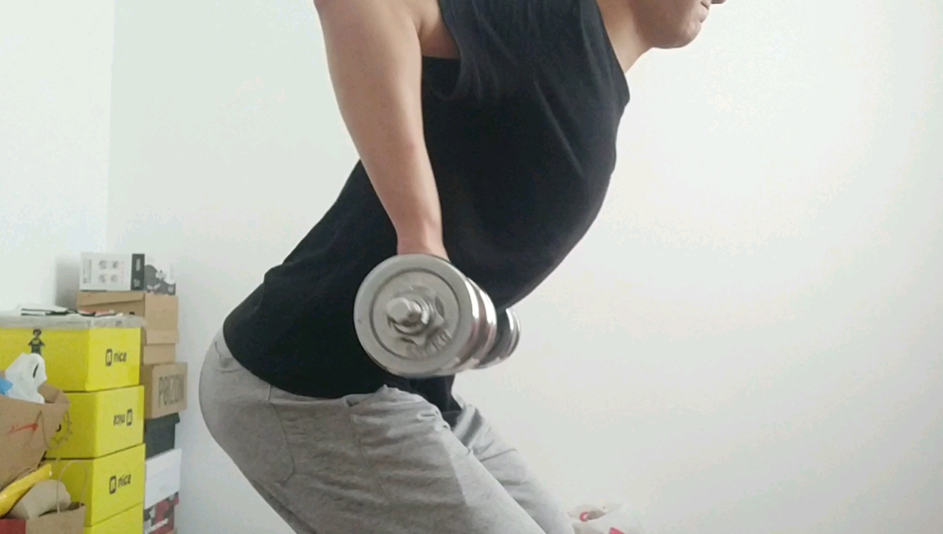 哑铃*70(8kg) 80(5kg)反向曲腿卷腹*200半截式俯卧撑*58俯卧撑*30杠铃