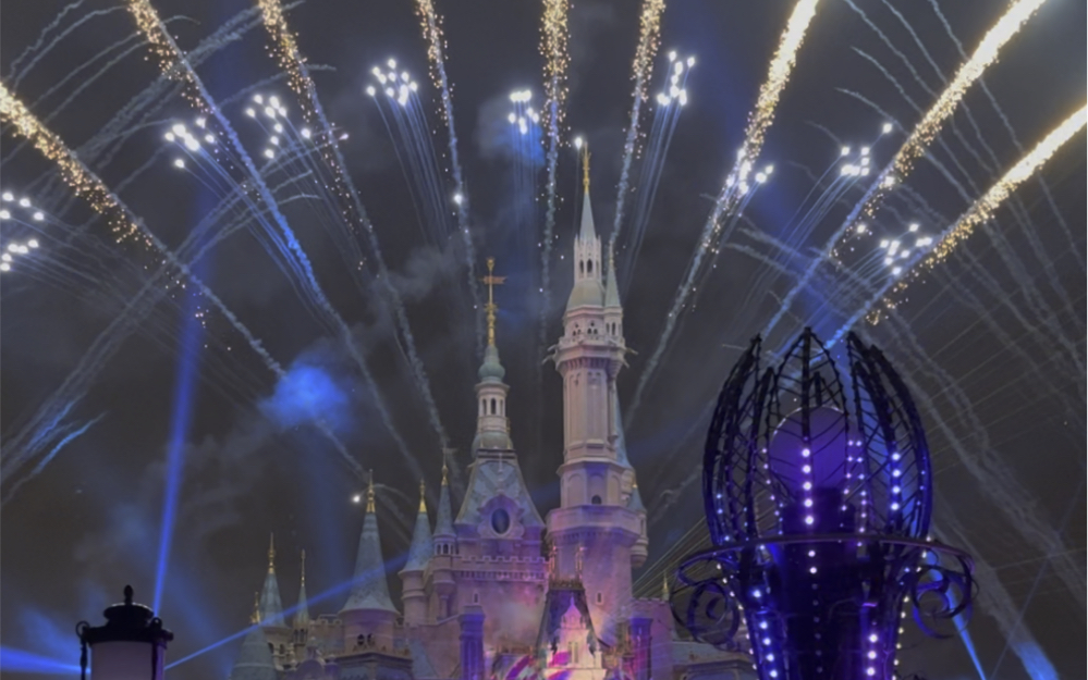 上海迪士尼夜晚烟火灯光秀