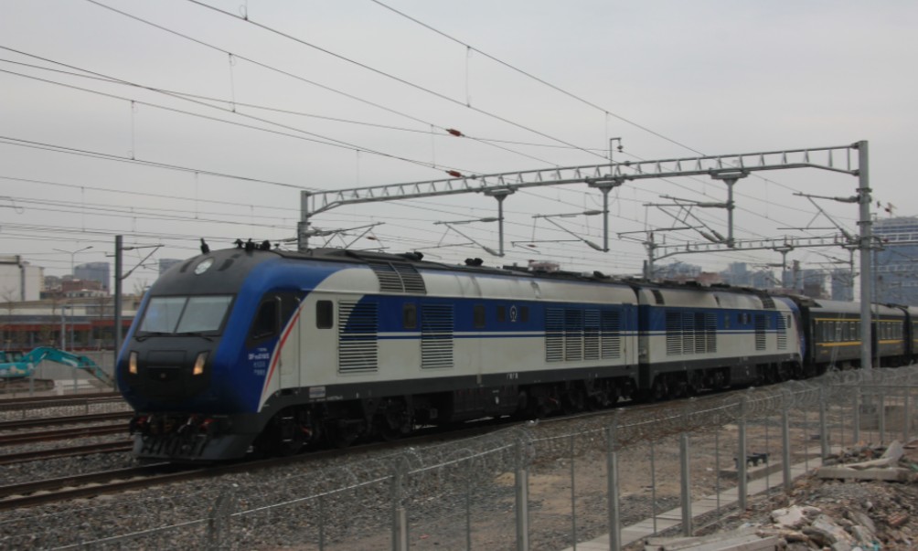 df11g牵引k511通过老广茂线k8处