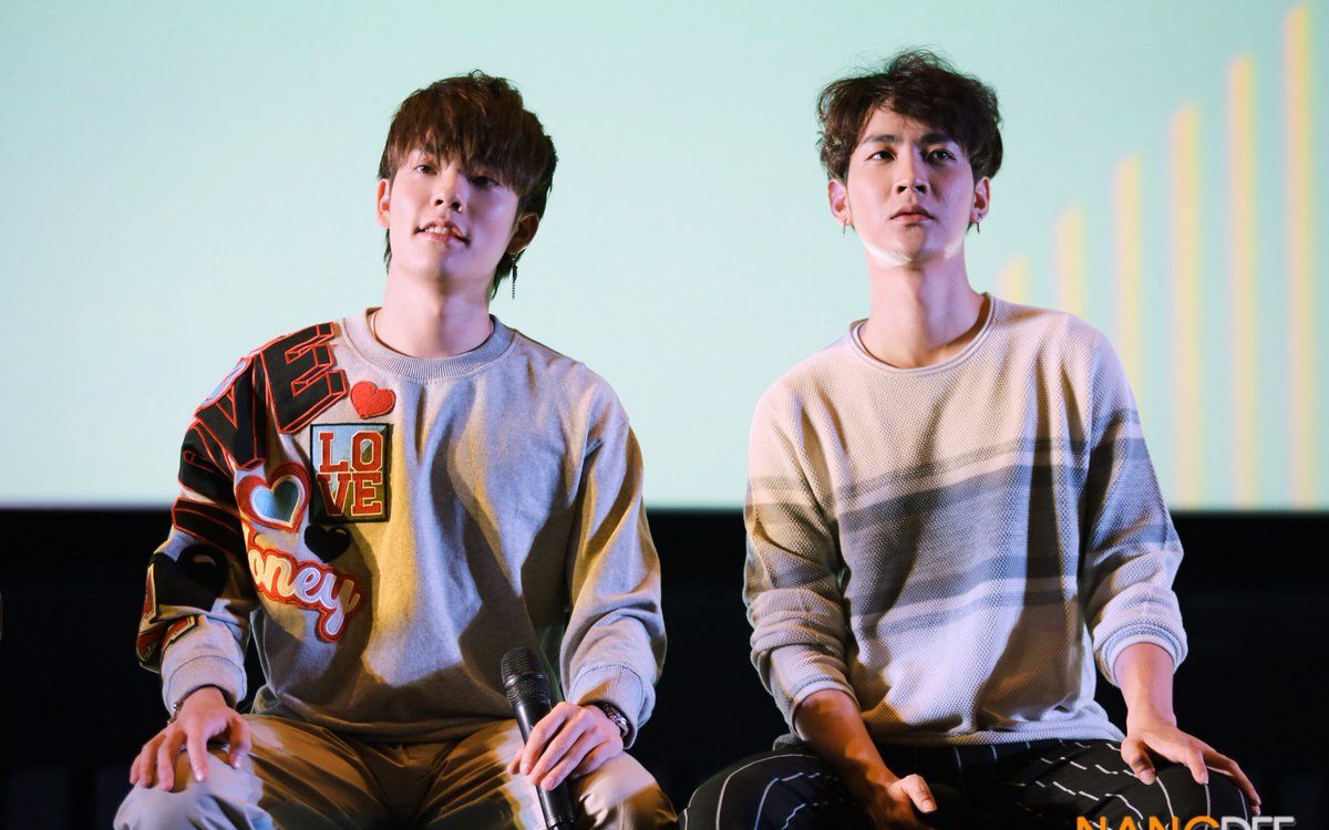 少爷少奶奶亲亲多角度theboysbromanceonedayspecial20190310